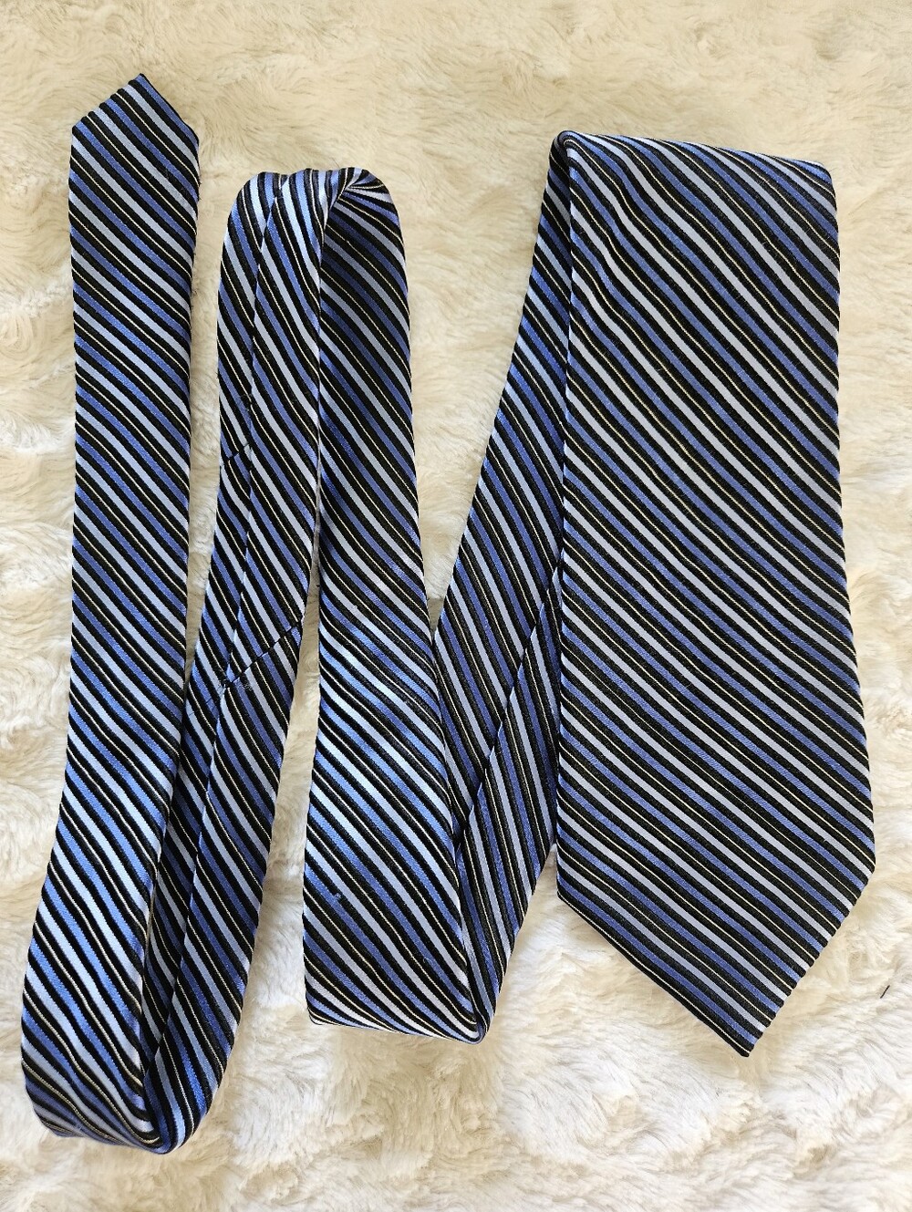 Bugatti Blue Striped Silk Men's Neck Tie Size 60x4 EUC